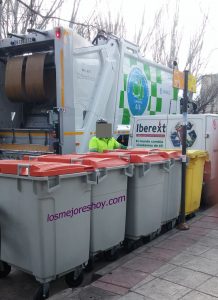 Cubos de basura calle Madrid